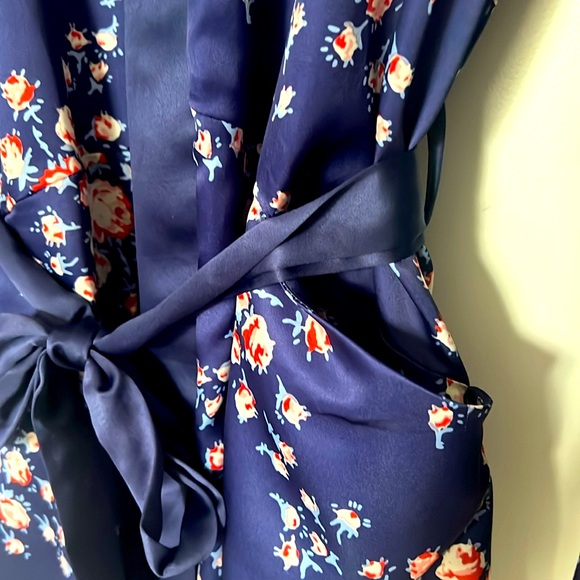 Floral Robe - Picture 3 of 6